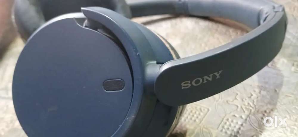 Sony WH-CH720N wireless noise-cancelling headphones