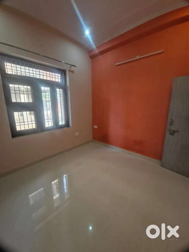 2 Bhk house commercial use ya smaal family