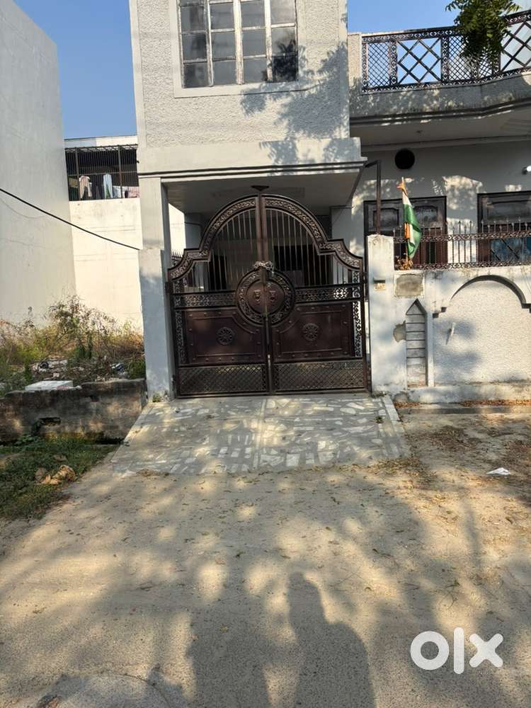 Rent k liye flat available hai