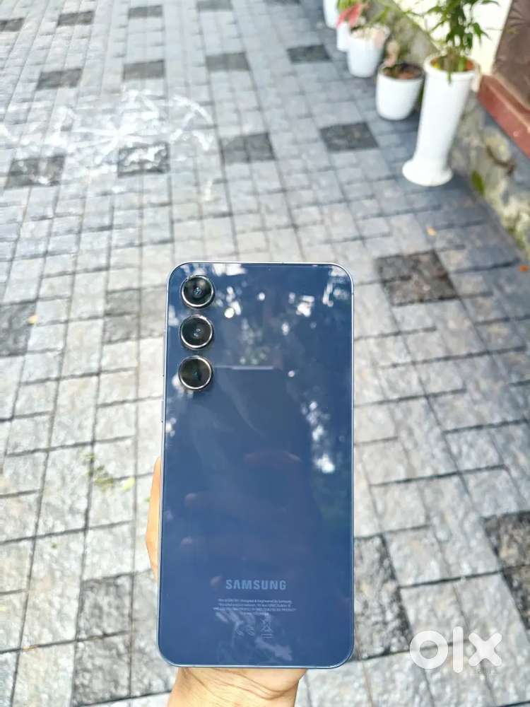 Samsung a55 galaxy no scratches and 7month old this phone256gb storage