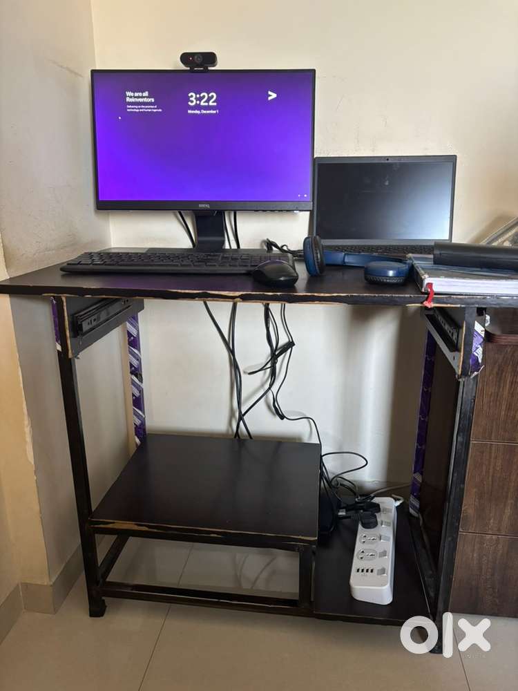 Computer table