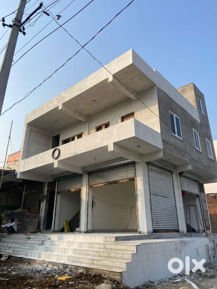 3 shops and 2 1-room-kitchen set