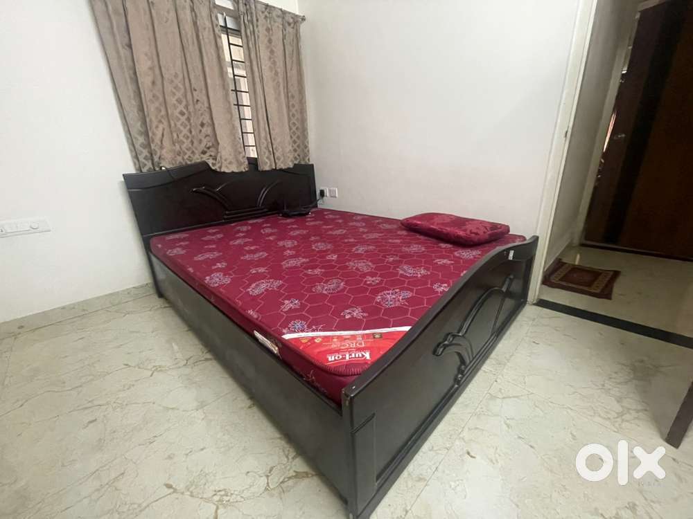 Queen size bed