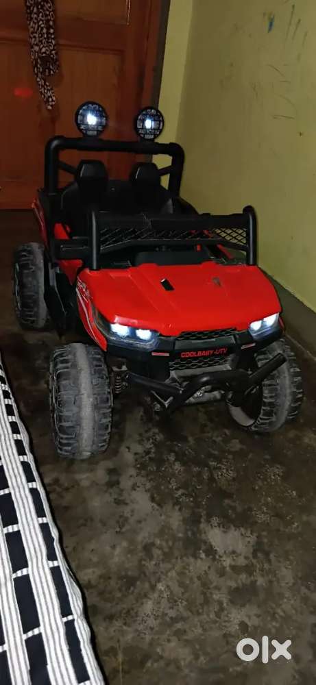 Kid car 2024 ki h electric h Good condition Bethry v Achchi chalti h