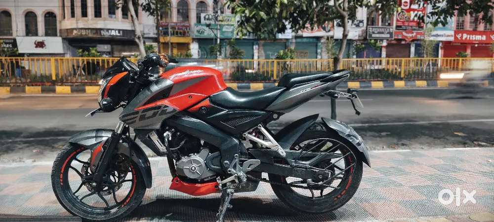 PULSAR NS 200 RED COLOUR