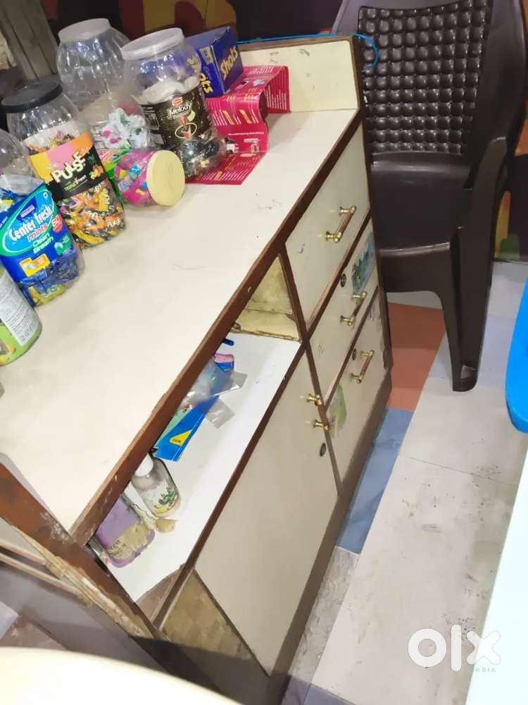 Shop cash counter