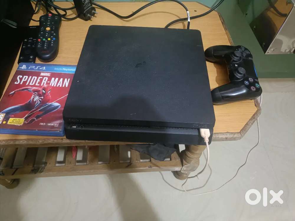 Sony PS4 slim 1TB gaming setup