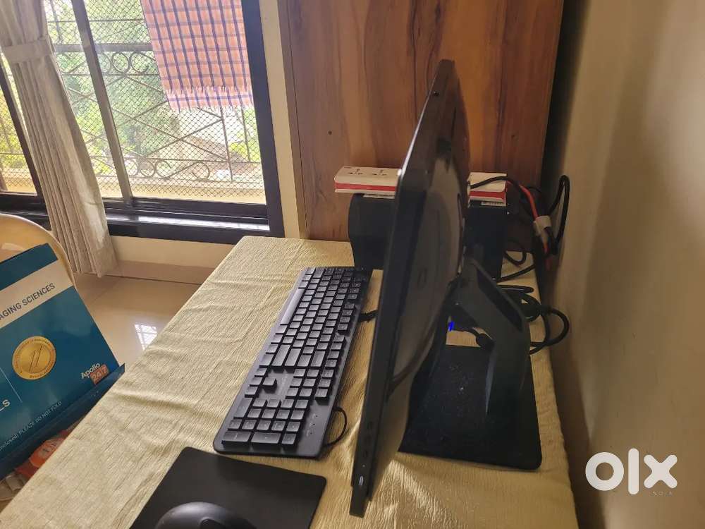 DESKTOP COMPUTER
