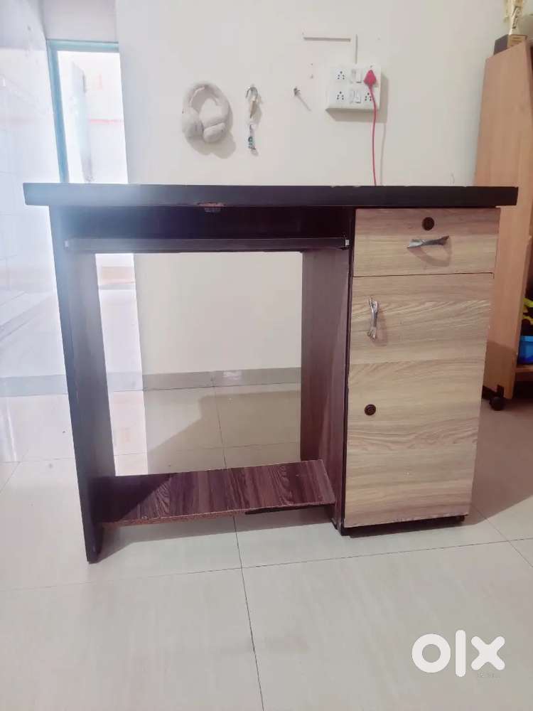 Computer Desktop Table