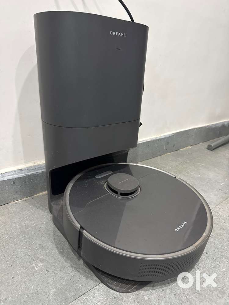 Dreame D10 Plus Robot Vaccum Cleaner with Auto Empty Dock - Like New