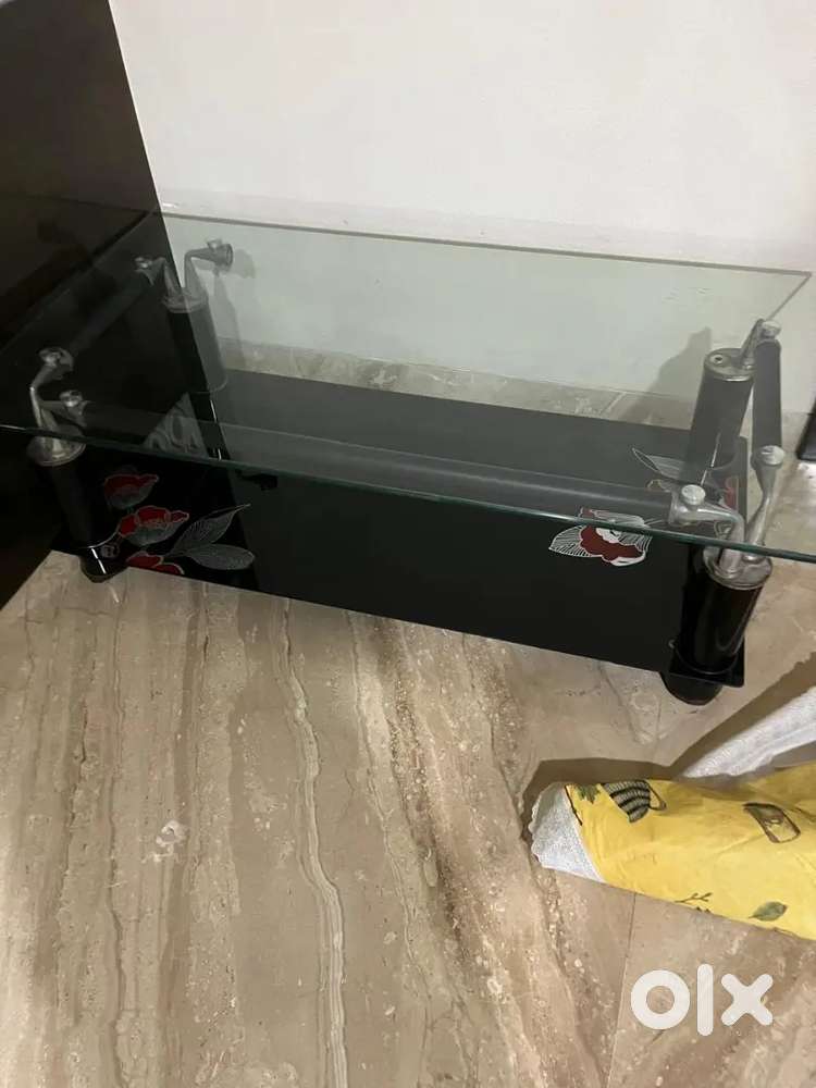 Dining table -with taffan glass