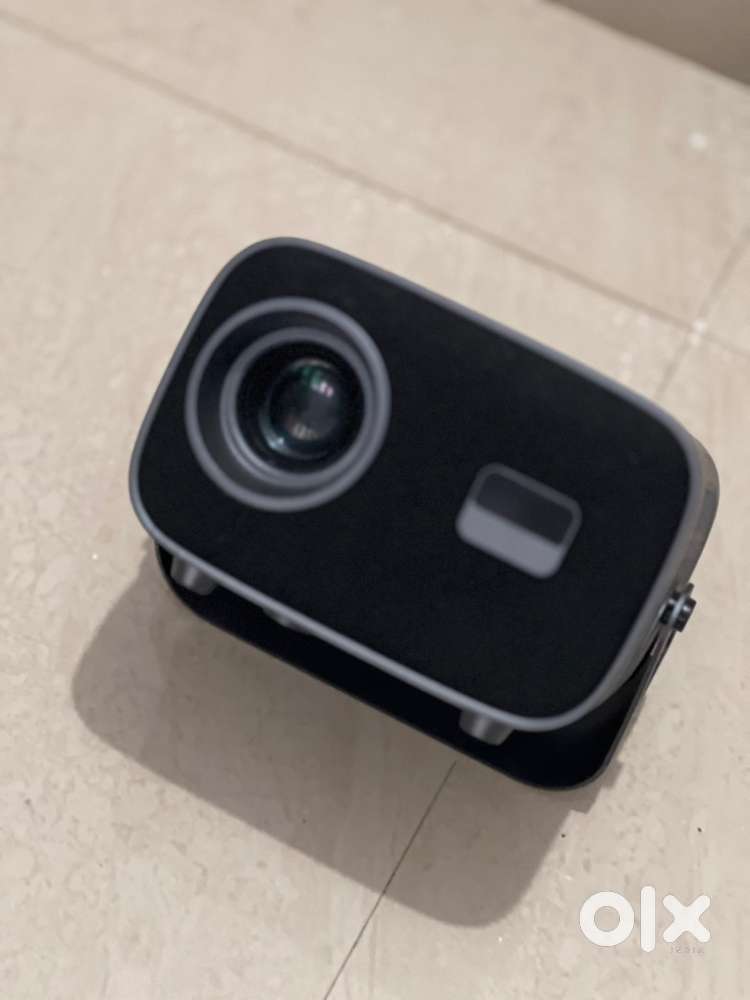 ️ 4K Smart Projector with Built-in Android TV