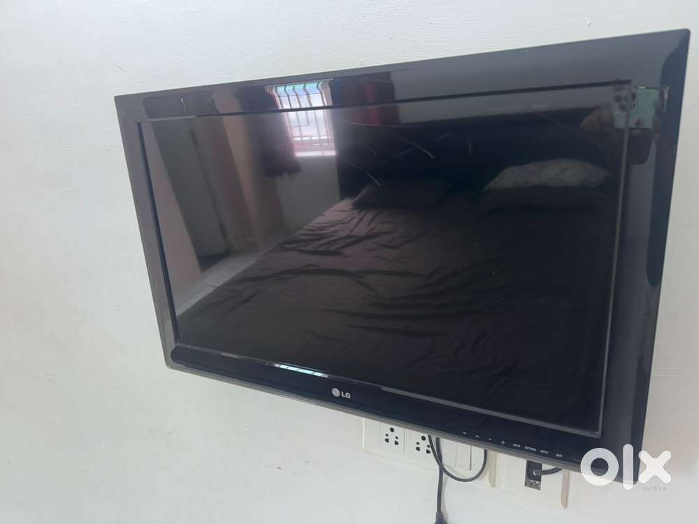 LG 32 inch LCD
