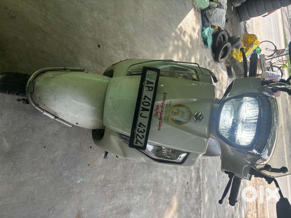 White colour access 125 2023 model petrol