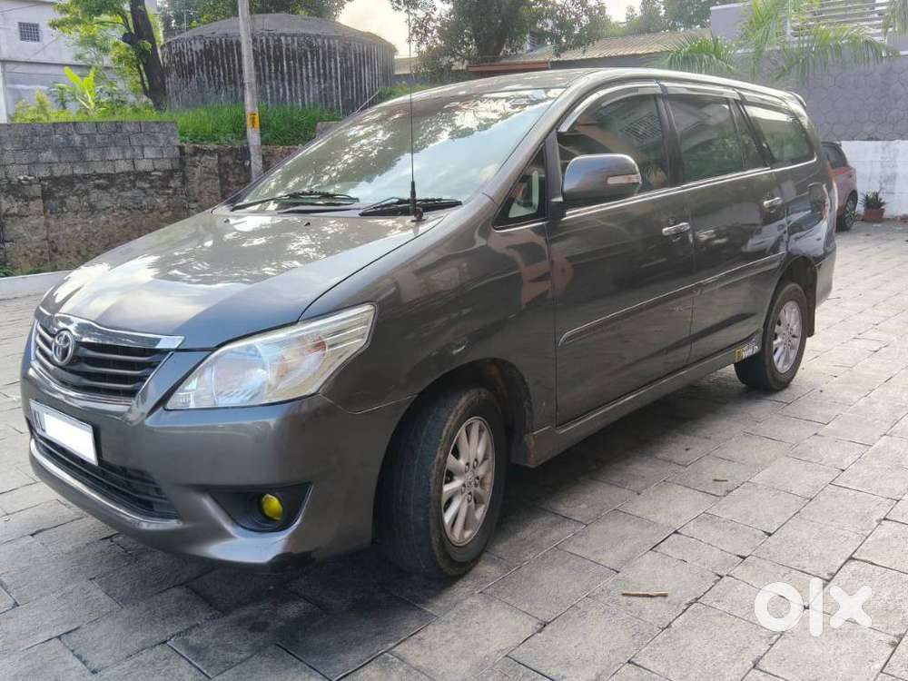 Toyota Innova 2.5 V 7 STR, 2013, Diesel