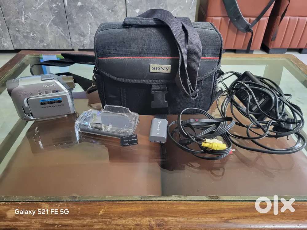 Sony Handicam DCR-HC32E Complete Set Working Display and body damaged