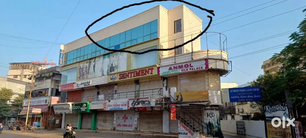 For Rent,Road facing, road touch.rent 15000.Ready furniture. At Anand.