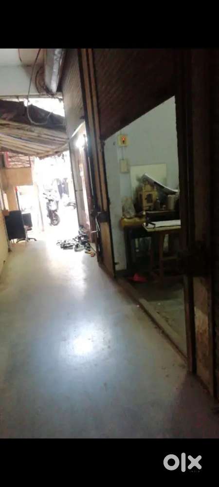 Wearhouse area with 400 sq ft