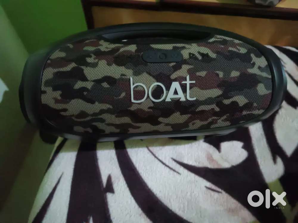 Boat stone 1800 90 watt RGB speaker