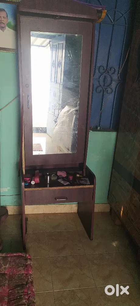 Dressing table and 2 kalainagar tv