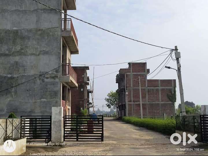 Sultanpur road near Gosaiganj on road