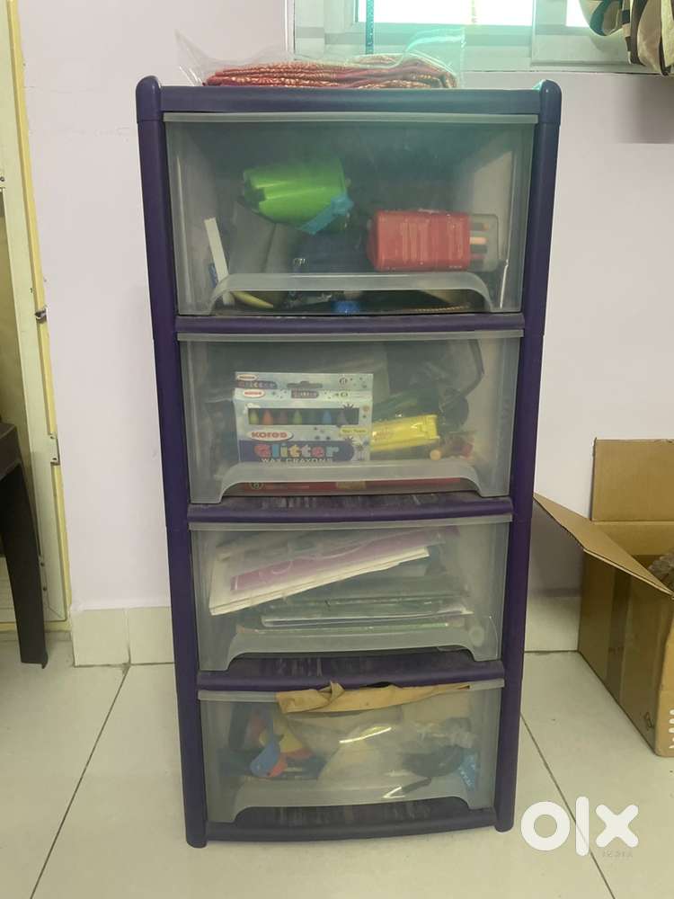 1 small table +4 plastic drawer+3 Mattress - one of 6*4 & two of 3*6