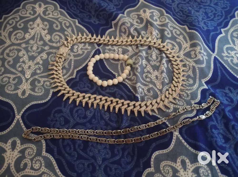 Chen hat bangle.     Mene 1500 me liya hu 1 mahine pahli new he