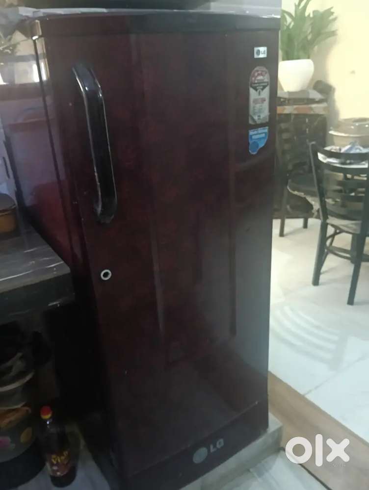 LG Refrigerator in Excellent Condition Perfect Cooling