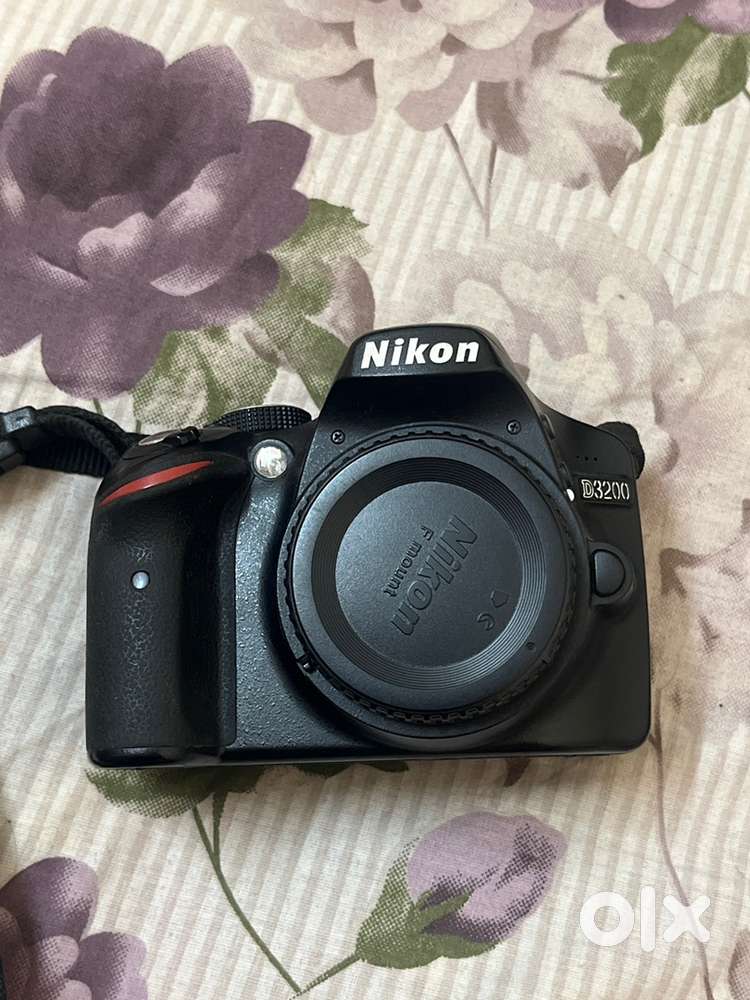 Nikon D3200 with 18-55mm Lens