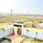 शहिद पथ से 15 मिनट की दूरी पर प्लॉट रिंग रोड से लगे हुए