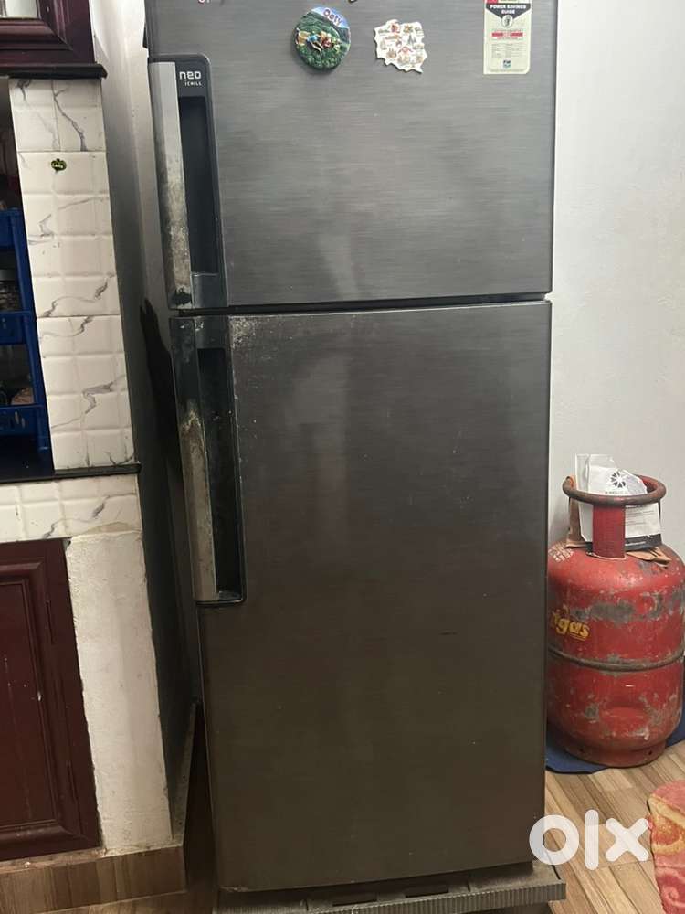 4 star Whirlpool 2 door fridge for sale