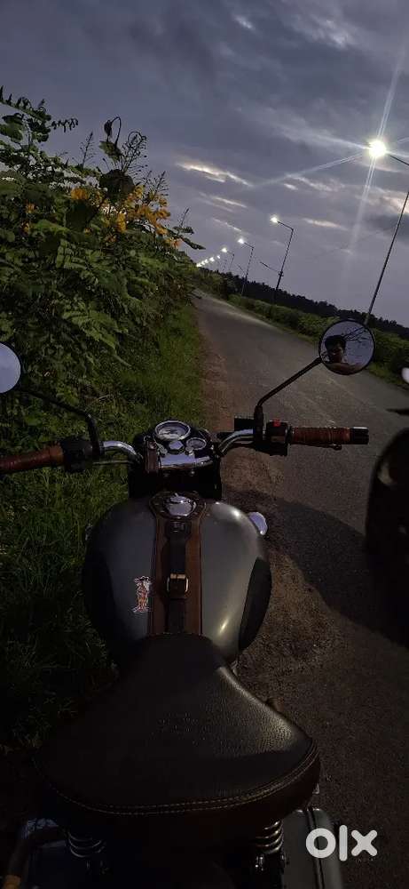 Classic 350 mint condition.