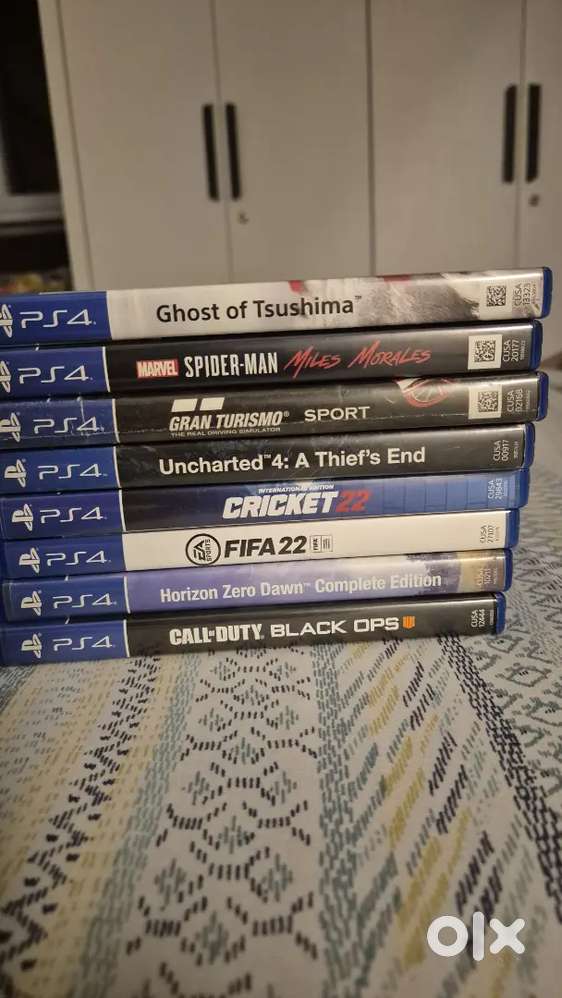 Playstaion 4 along with 8 Games (Pre Owned)