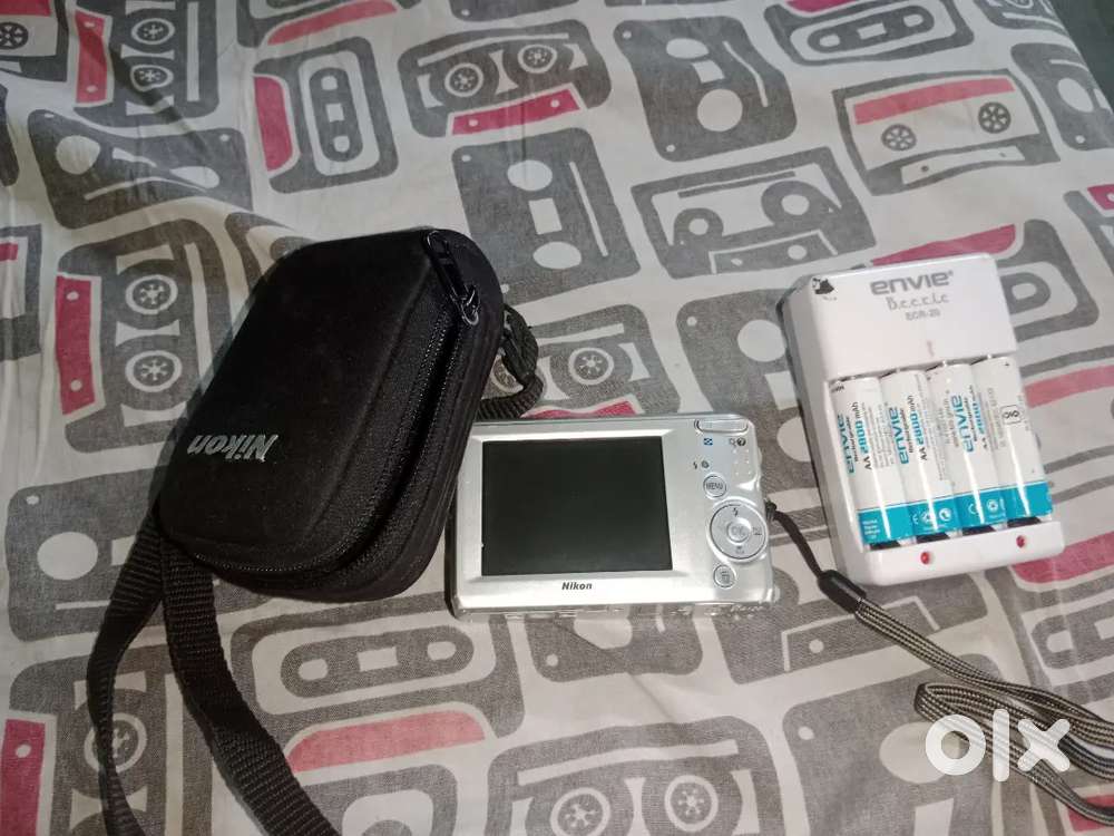 कॅमेरा बेचने का है