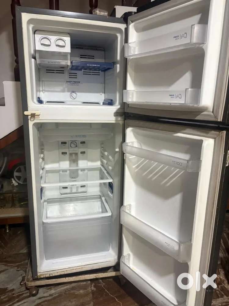 Whirlpool double door fridge