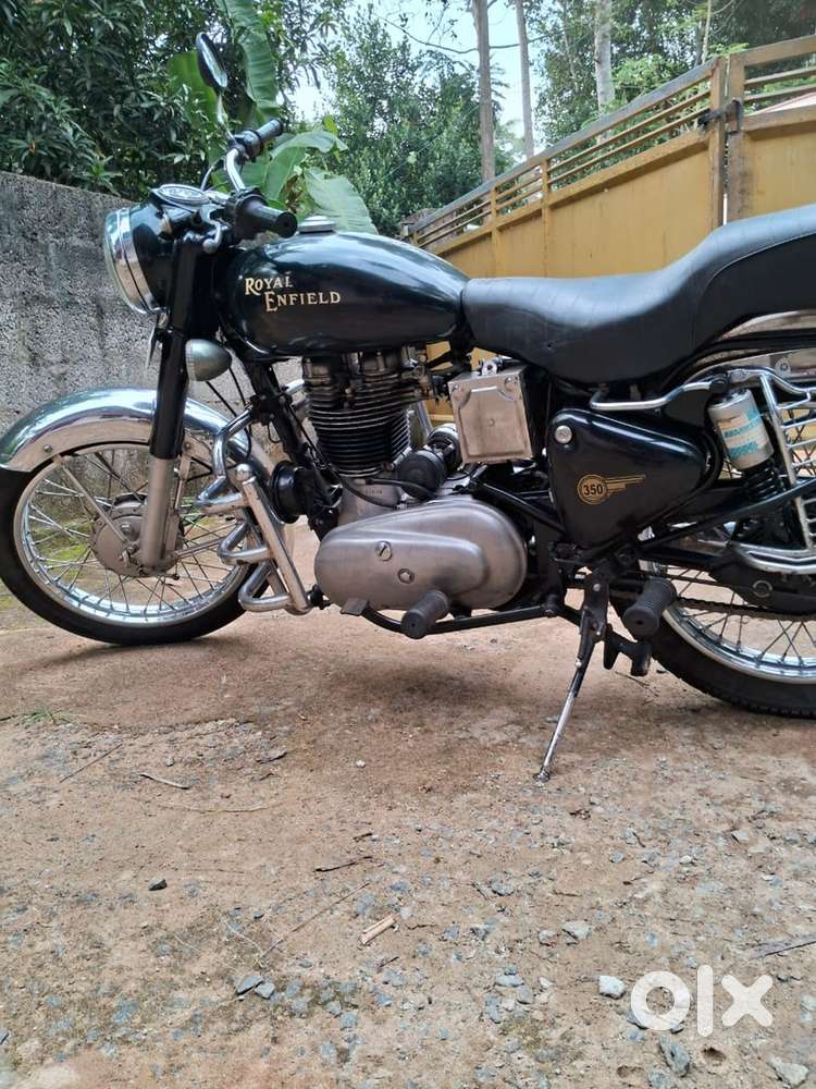 Good condition, Single kick start, Single hand used, new tyre, battery