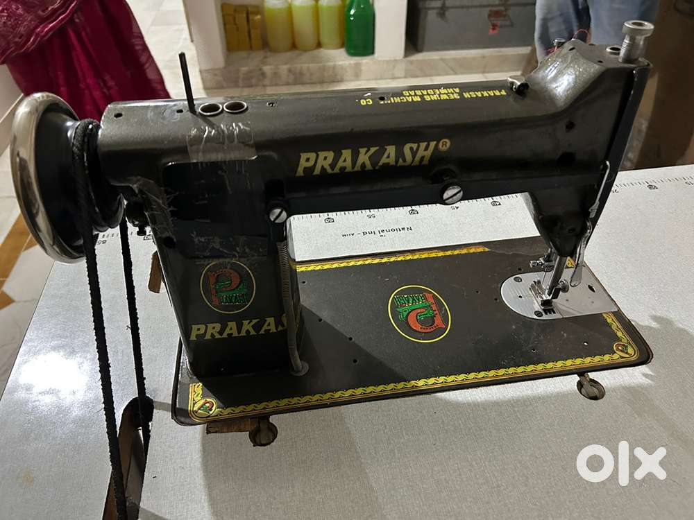 Prakash Delux Sweing machine