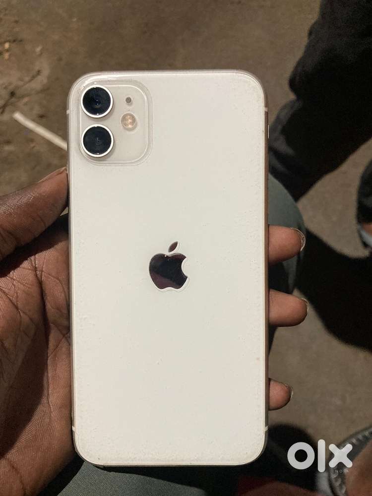 I phone 11 64gb mint condition zero scratch