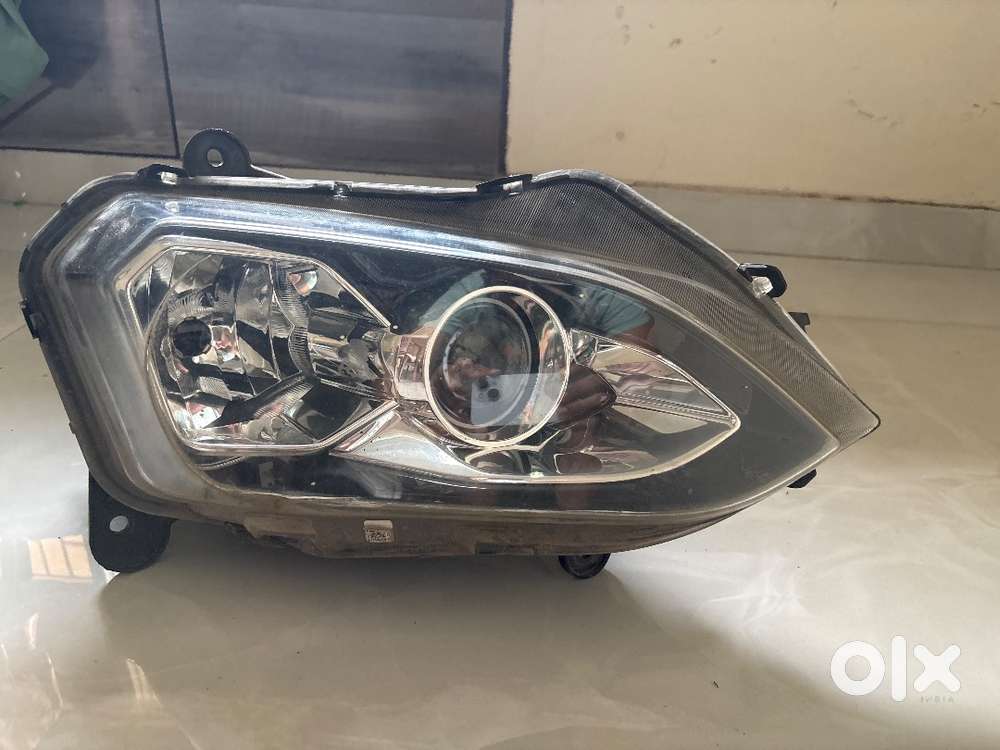 TATA SAFARI HEADLIGHT