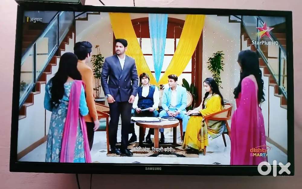 Samsung 32 inch led with remote and table stand only 1 year old