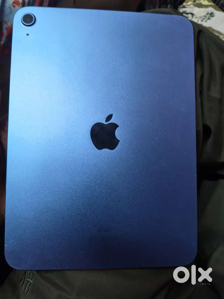Ipad 10th generation 64gb hairline screen crack only ipad hai