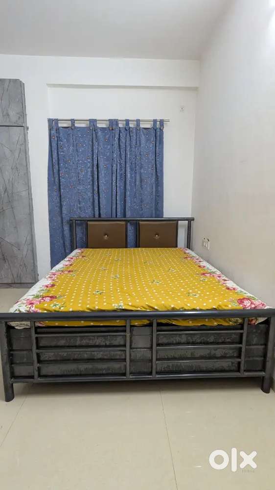Iron bed with 4 inch Godrej mattress 6*5