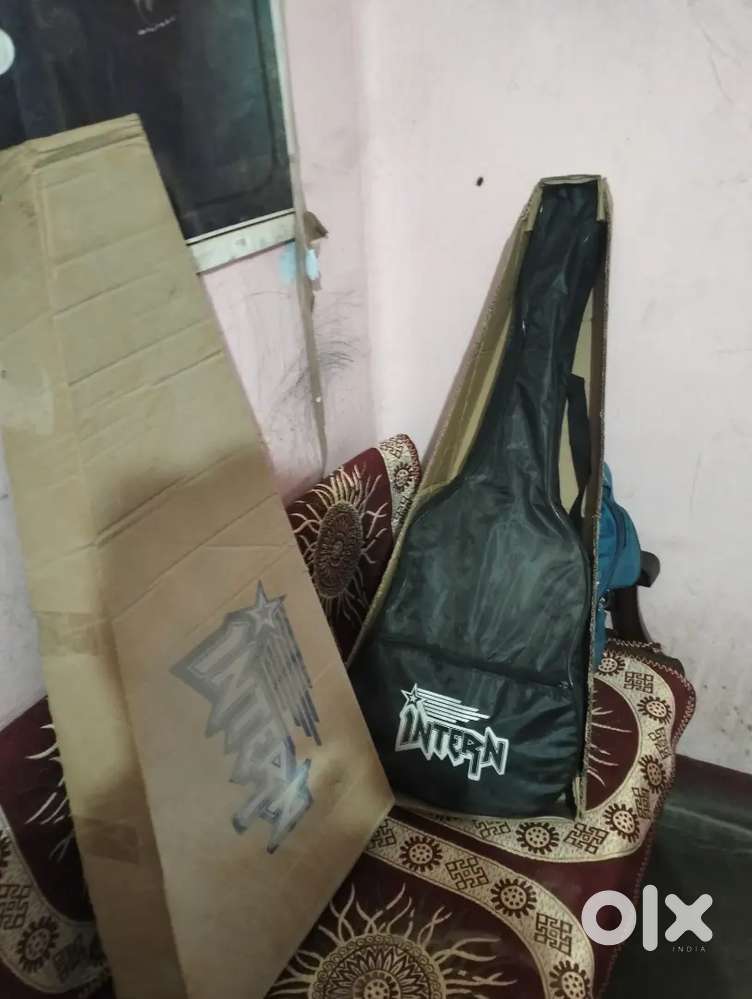 Guitar intern brand new only 10 days use
