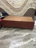 Old diwan bed