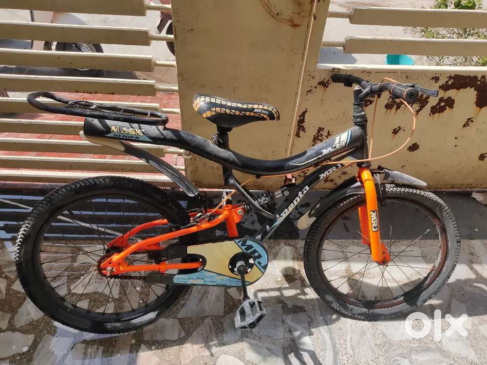 BLACK AND ORANGE COLOR CYCLE 9-10 YEARS