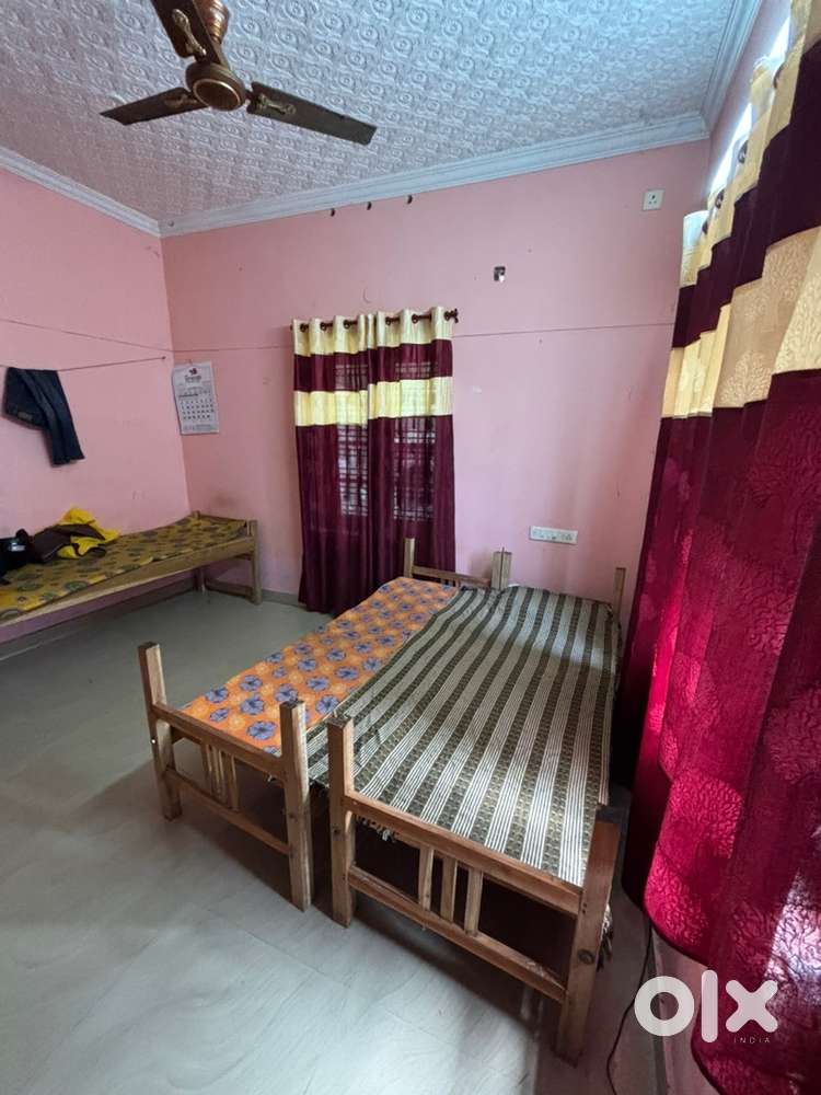 2 Room available
