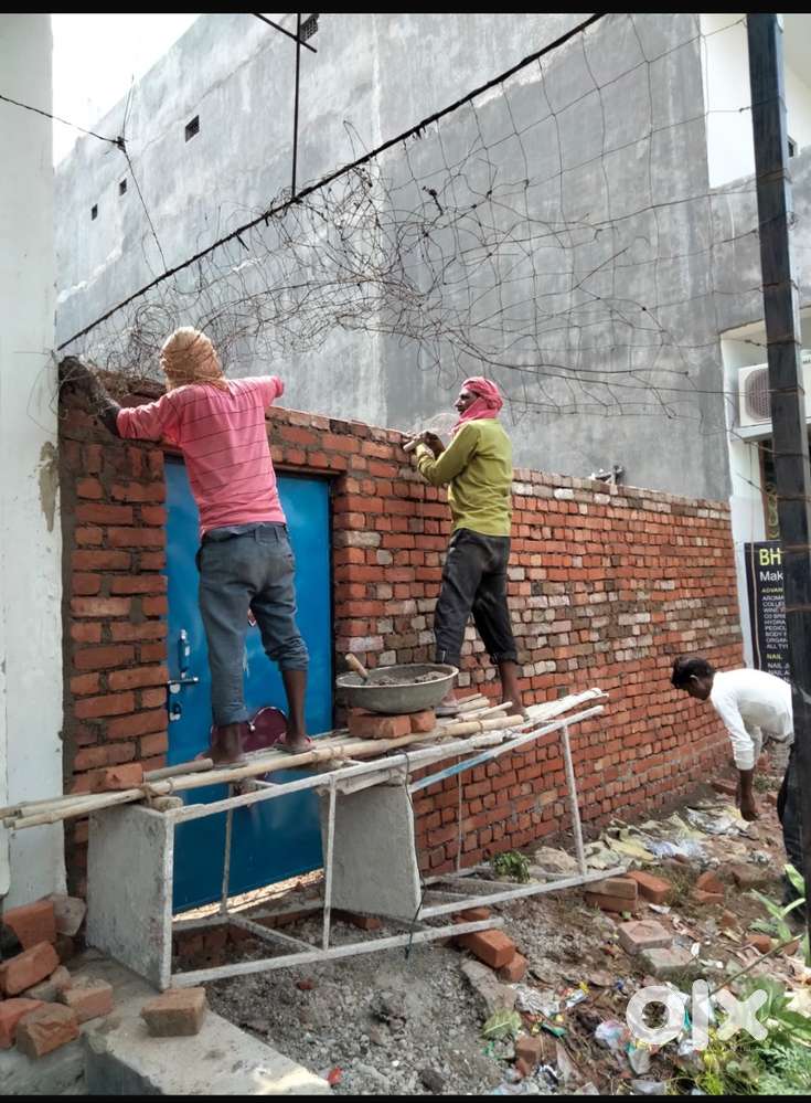 Commercial plot on road 137 gaj mandhana