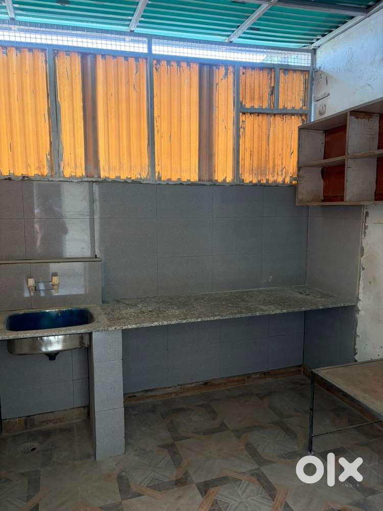 1 room set with kitchen semi furnished in Lohgarh 6000