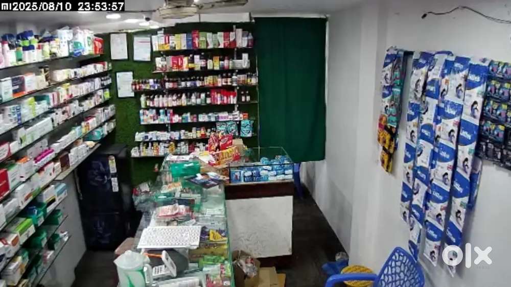 Pharmacist or pharma aid