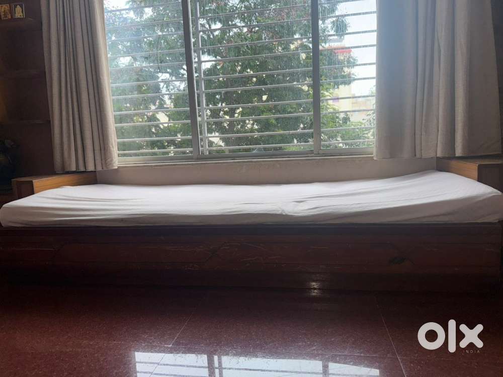 Wood bed with matteress